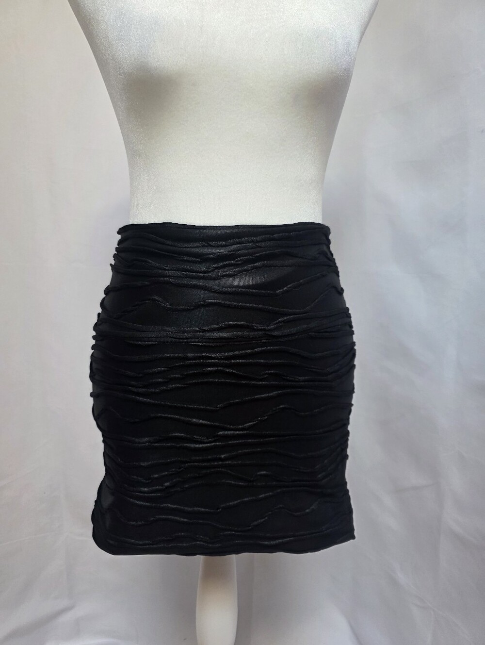 Brat Star Black Textured Bodycon Mini Skirt Back Zip Women's Medium
